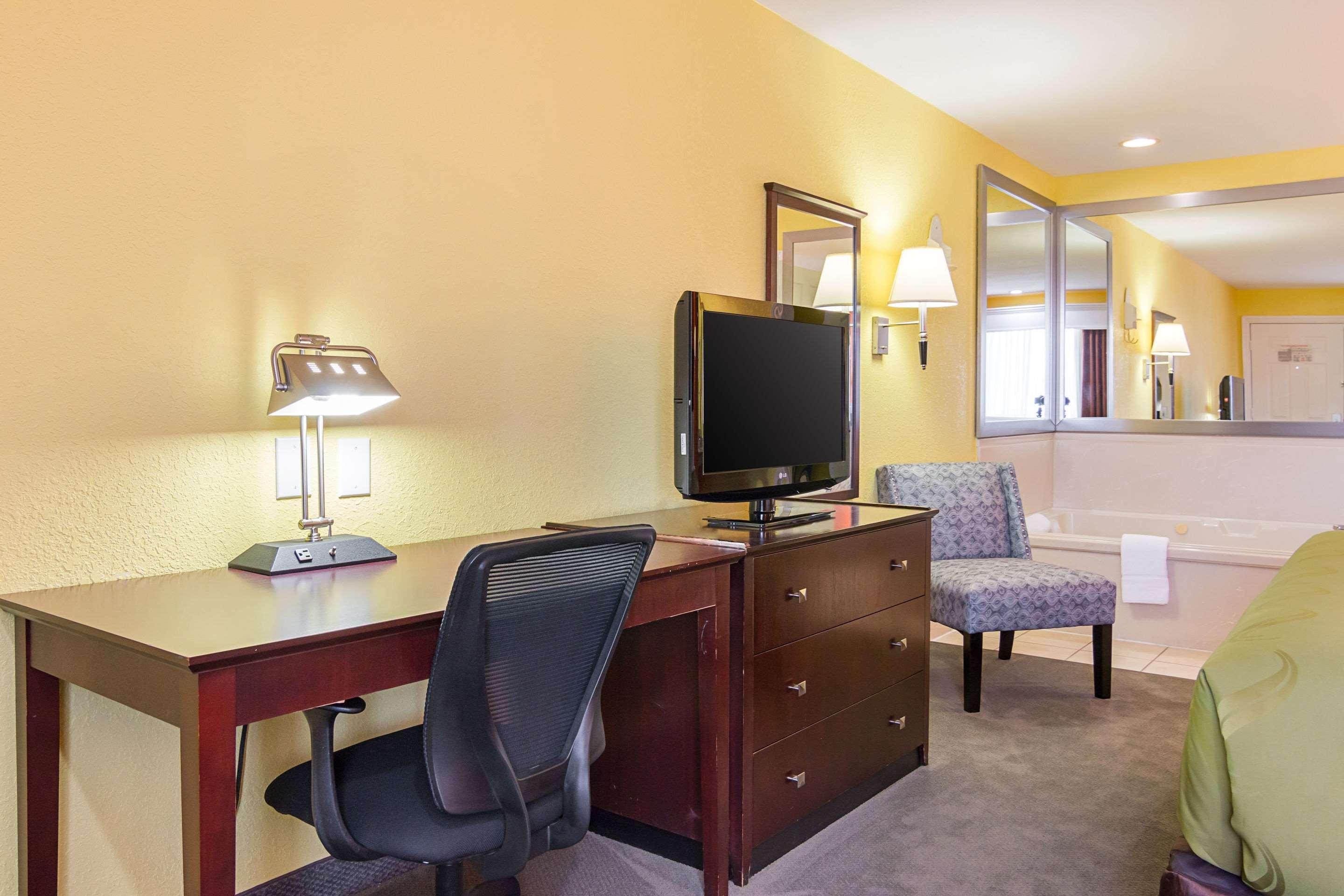 Quality Inn Carthage Eksteriør billede